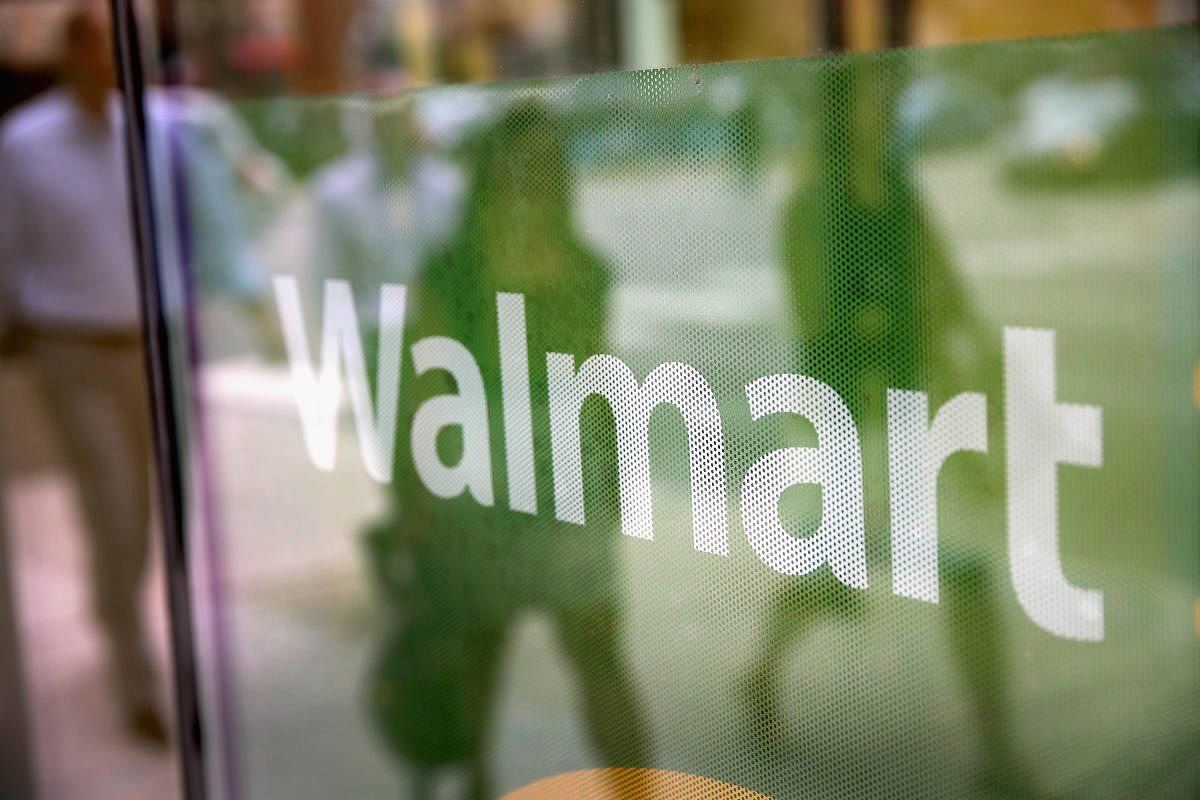 Walmart said Thursday it wanted to reward them "for their hard work and dedication to serving customers in a time of an unprecedented national health crisis." It also plans to speed up payment of the next quarterly bonus payments, which will take its payout to nearly $550 million. (Credit: AFP Photo)