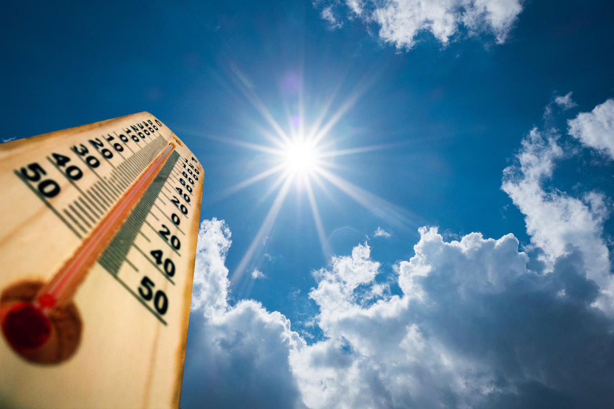 Thermometer Sun 40 Degres. Hot summer day. High Summer temperaturesSummer illnesses
