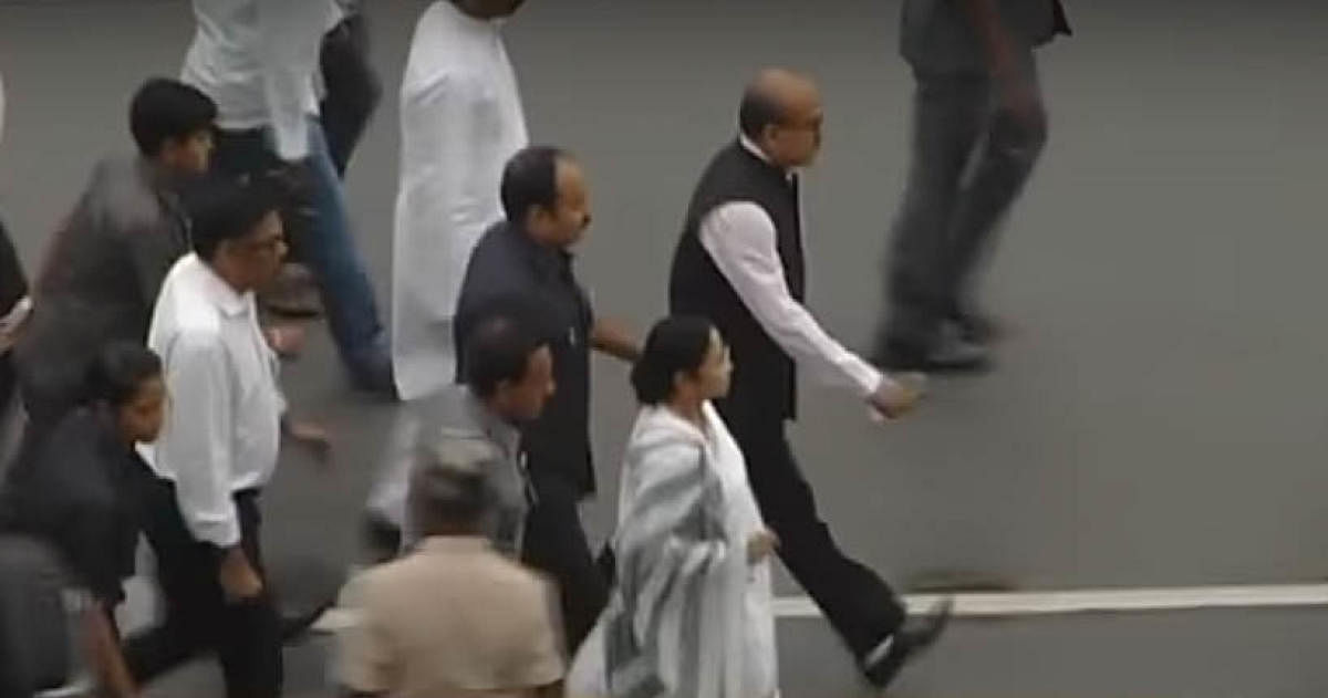 A TV grab of West Bengal Chief Minister Mamata Banerjee walking to the venue of the swearing-in ceremony of her Karnataka counterpart, H D Kumaraswamy, in Bengaluru on Wednesday.