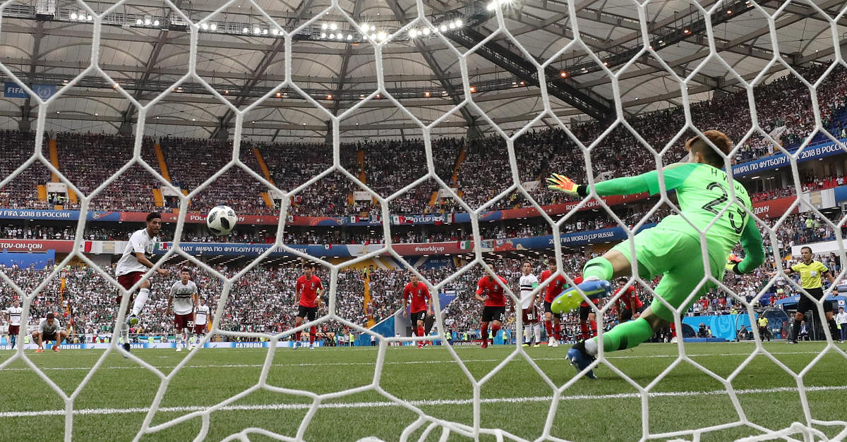 Mexico's Carlos Vela scores their first goal from the penalty spot. World Cup - Group F - South Korea vs Mexico - Rostov Arena, Rostov-on-Don, Russia - June 23, 2018 REUTERS