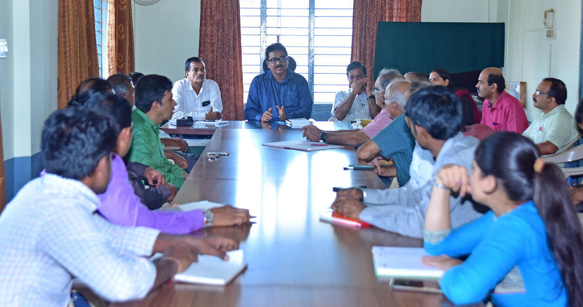 DK district Horticulture Department Deputy Director H R Yogish conducts a meet on the development of Kadri park, on Monday.