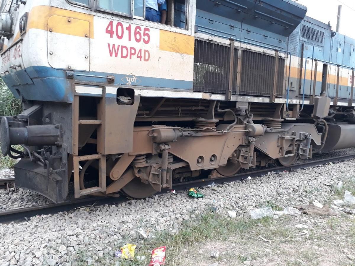 he front wheels of Karnataka Express derailed around 5 pm, following which all the trains on the route were affected.
