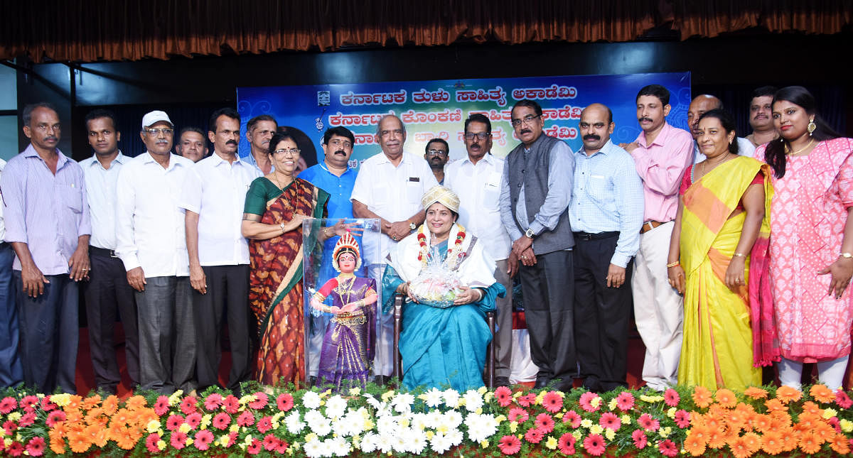 Minister for Women and Child Development, Kannada and Culture Jayamala being felicitated during a programme organised by Tulu, Konkani, Beary and Arebhashe academies at Tulu Bhavan in Mangaluru on Wednesday. DH Photo