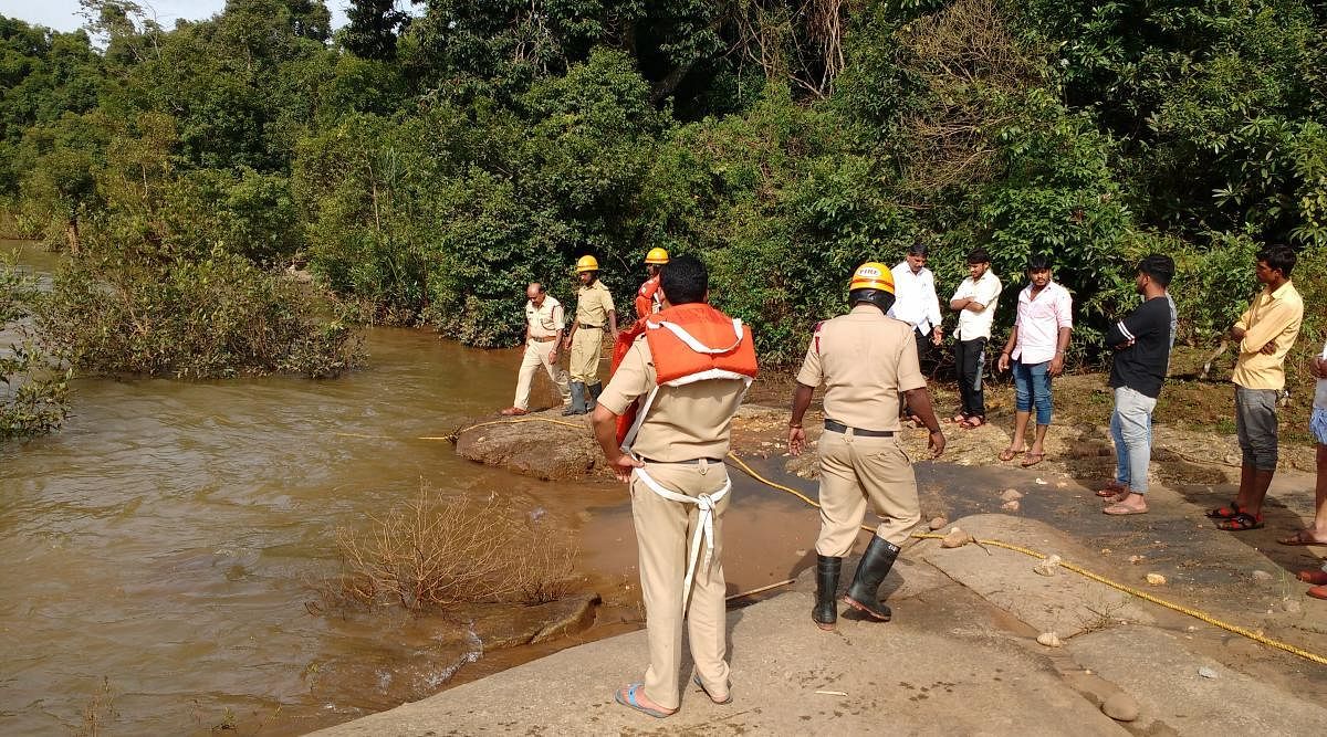 Fire and Emergency Services Department personnel search for the body of Kiran Kotian who drowned in River Bhadra at Ambutheertha near Kalasa on Wednesday.