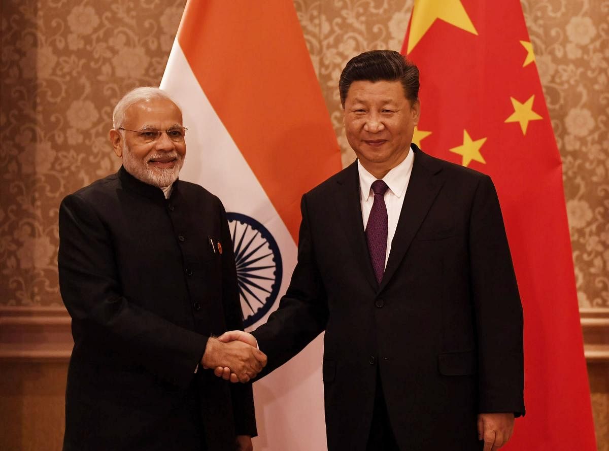  Indian Prime Minister Narendra Modi shaking hands with Chinese President Xi Jinping (R) (Photo by AFP)