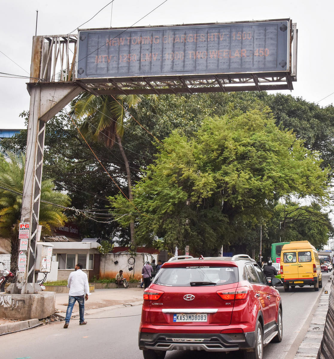A variable message system (VMS) installed by the traffic police in Bengaluru. DH photo