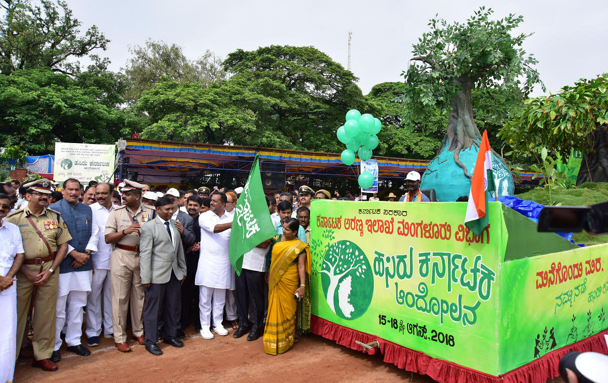 District In-charge Minister U T Khader flags off Hasiru Karnataka, the greencampaign project, during Independence Day programme in Mangaluru on Wednesday.
