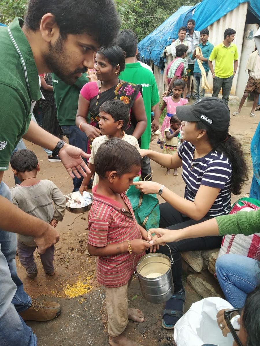 The Robin Hood Army, as the volunteers like to be called, organised the food donation drives in Jayanagar, Ejipura, Bellandur, Koramangala, Banaswadi, Hebbal, Indiranagar, HSR Layout and several other areas.