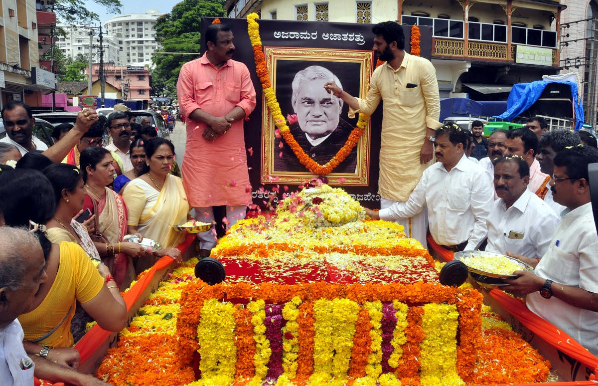 The ashes of former prime minister Atal Behari Vajpayee being taken out in a procession in Udupi on Saturday.