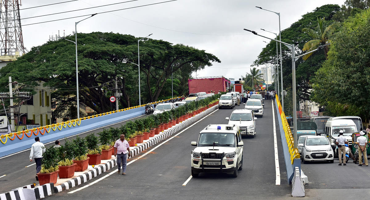 The flyover at Manjunath Nagar junction on Chord Road which was thrown open to public on Monday. DH Photo