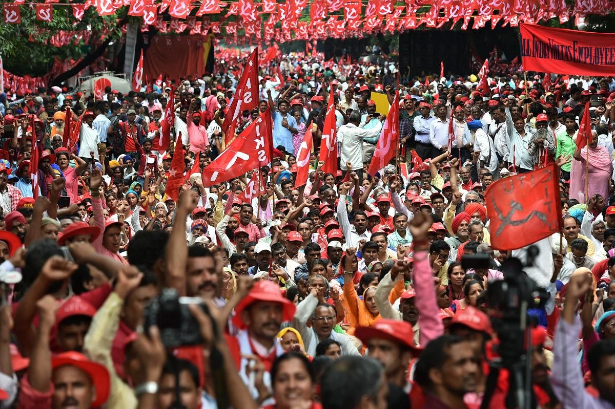 New Delhi: Workers and farmers of various unions raise slogans during 'Mazdoor Kisan Sangharsh Rally' at Parliament Street, in New Delhi on Wednesday, Sept 5, 2018. (PTI Photo/Arun Sharma) (PTI9_5_2018_000034B)