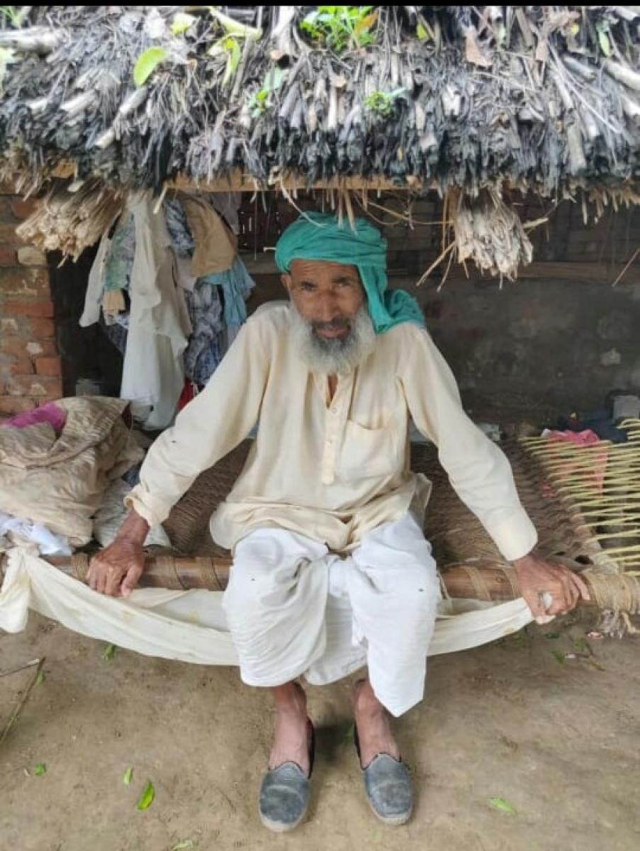 Rakbar Khan's father Suleman at his home in Kolgaon. DH photo