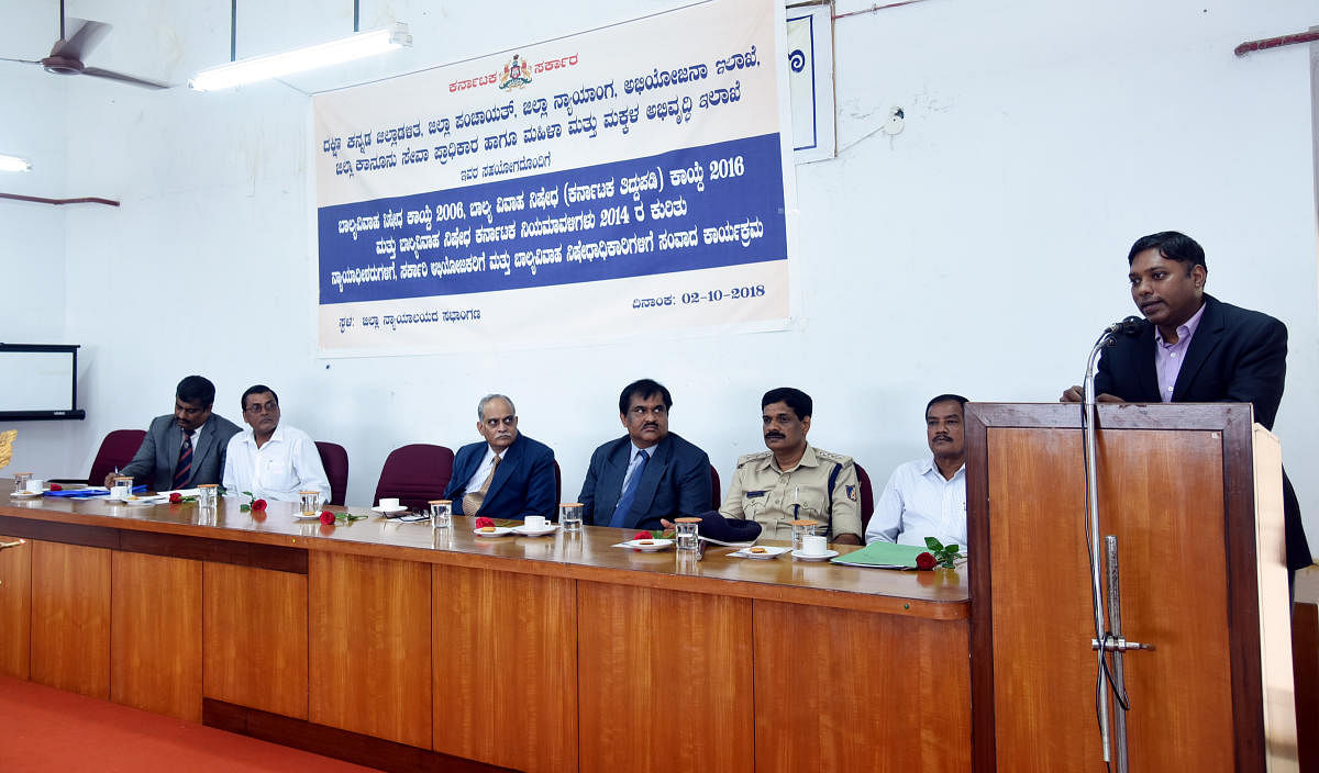 Deputy Commissioner Sasikanth Senthil speaks on various laws related to child marriage at an interactive session for judges, public prosecutors and child marriage prevention officers in Mangaluru on Tuesday.