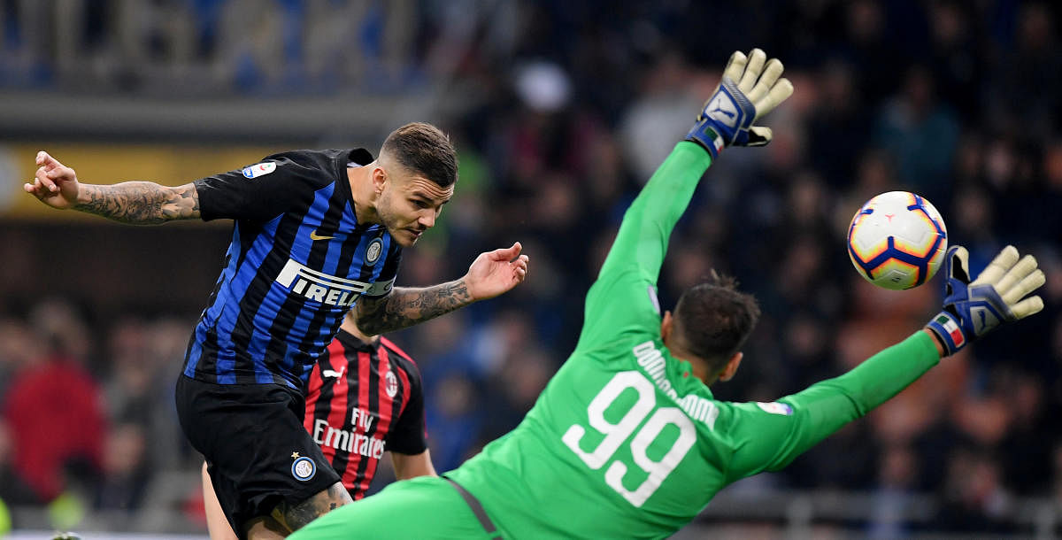 Inter Milan's Mauro Icardi scores a last-minute header against Milan in their Serie A fixture on Sunday. (Reuters)
