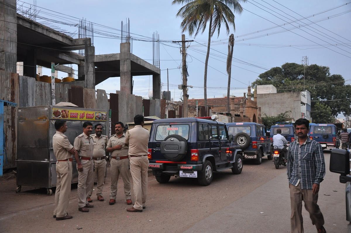 Security has been heightened in front of Jumma Masjid in Gadag on Friday, following a group clash on Thursday night. DH PHOTO