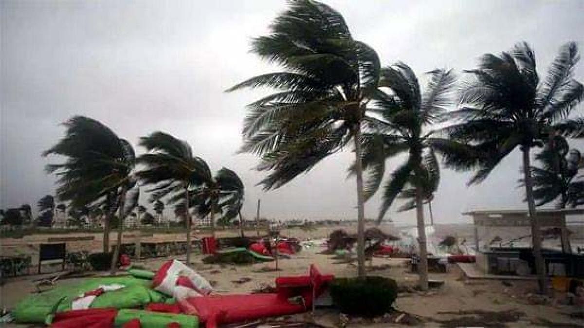 The gale wind at the coast of Kakinada, Andhra Pradesh. (DH Photo)