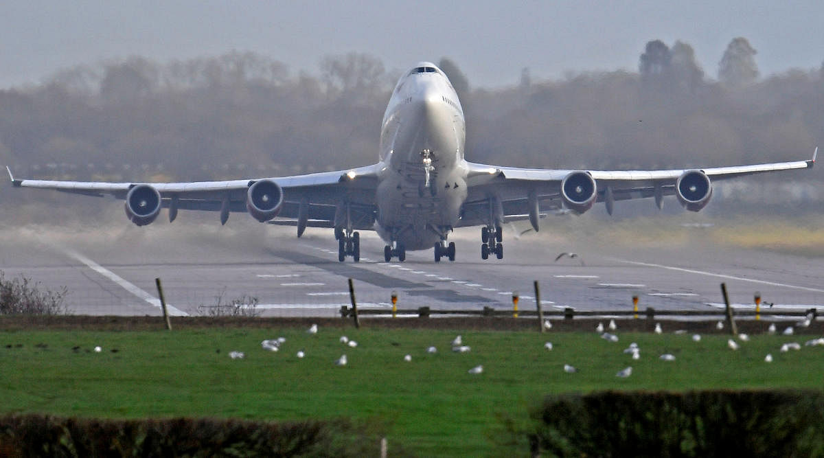 An airplane takes off at Gatwick Airport, after the airport reopened to flights following its forced closure because of drone activity, in Gatwick, Britain, December 21, 2018. (REUTERS)
