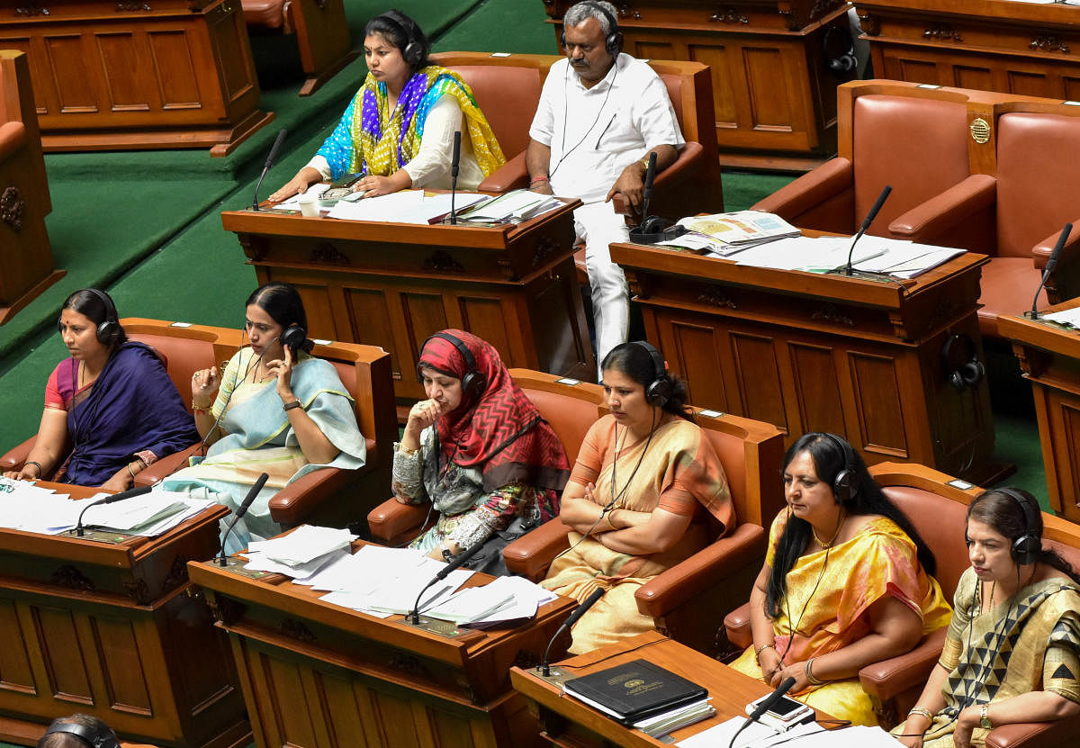 Speaker Ramesh Kumar apologises to women legislators during the Budget Session of the Assembly, at Vidhana Soudha in Bengaluru. DH Photo/ B H Shivakumar