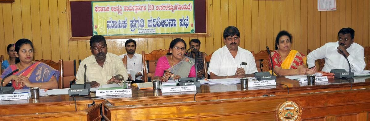 Zilla Panchayat President Sujatha Krishnappa chairs the monthly KDP review meeting in Chikkamagaluru.