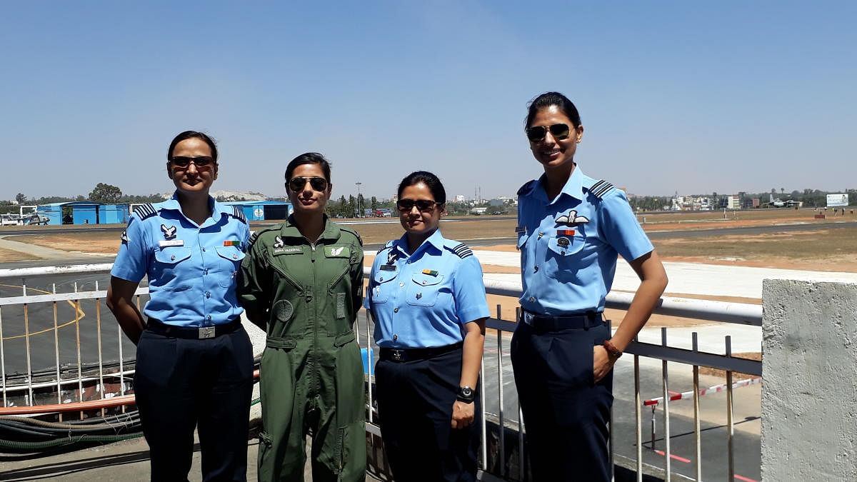  (From Left) Wing commander Divya Yadav, Flight lieutenant Hina Jaiswal (flight engineer), Wing commander Aparna Bisht, ATC Officer, Squadron Leader Sneha Shekhawat.