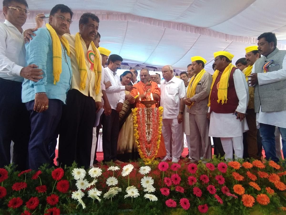 Opposition leader in the Assembly, B S Yeddyurappa, and others on the second day of the state-level Devanga Nekara community convention held in Tarikere on Tuesday.