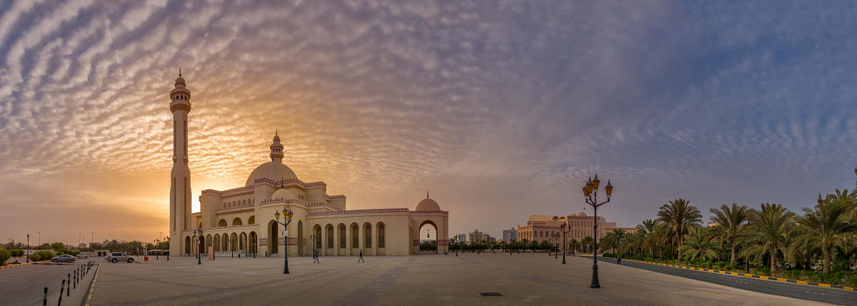 Al Fateh Grand Mosque. PHOTOS BY AUTHOR