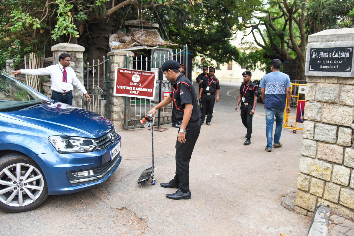 Elaborate security arrangements were in place at St Mark’s Cathedral on MG Road. While a pink Hoysala vehicle was stationed near the St Mark’s Road entrance, the MG Road entrance was closed.