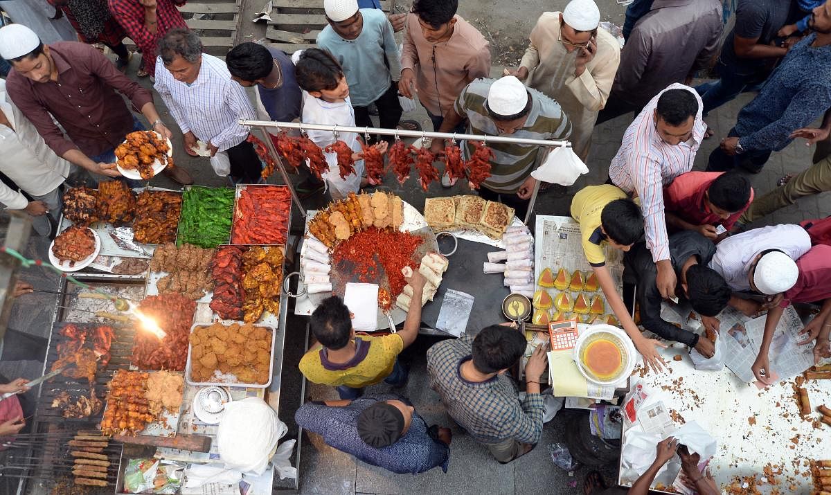 The Ramzan food draws one and all. DH FILE PHOTO