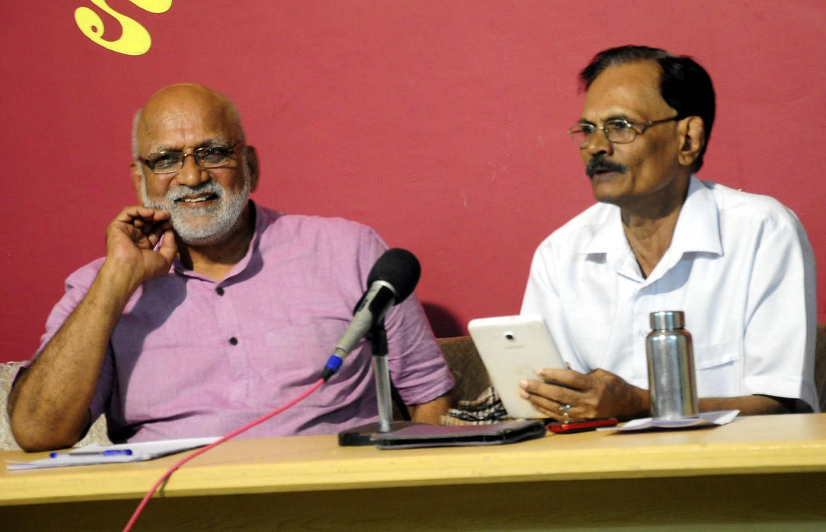 Human rights activist Ravindranath Shanbhag speaks to mediapersons in Udupi on Wednesday.