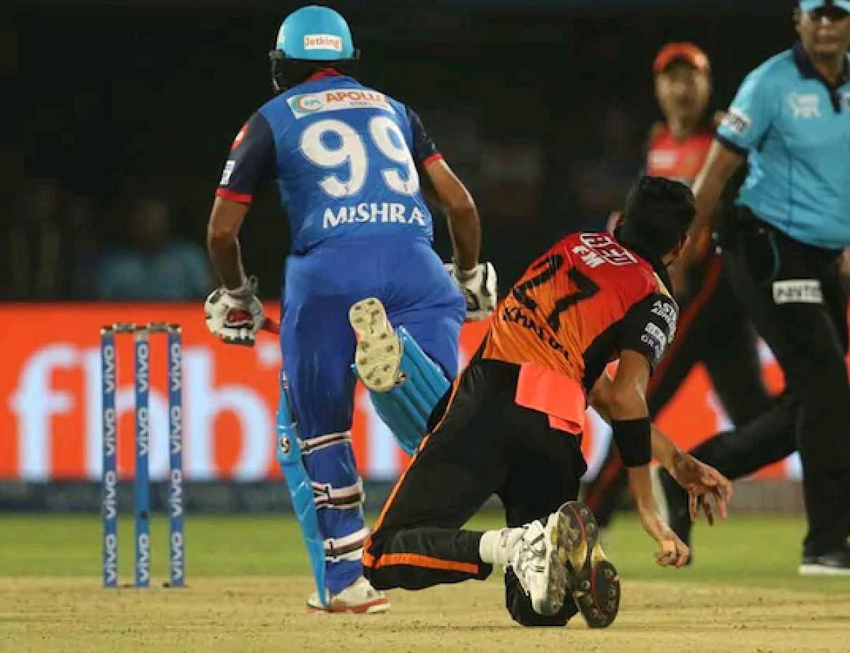 NOT ALLOWED: Delhi Captials' Amit Mishra obstructs the field as SRH pacer Khaleel Ahmed attempts a hit at the stumps. 