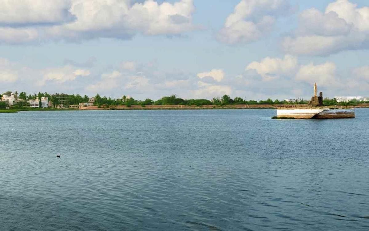 The Unkal lake in Hubballi. The Hubballi-Dharwad Smart City Limited was forced to re-tender the Rs 15-crore Unkal Lake Development project, as contractors did not show interest for this work. DH File Photo