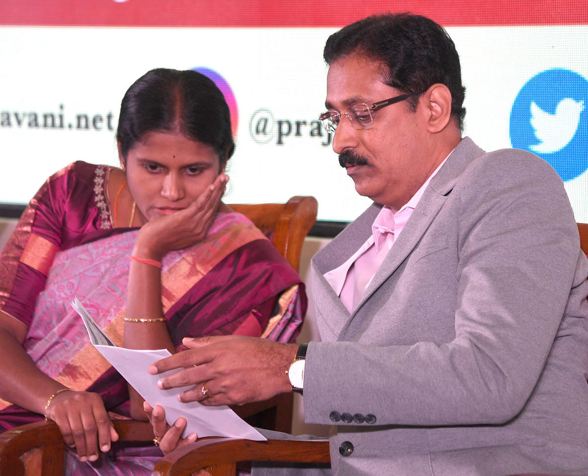 Mayor Gangambike Mallikarjun with BBMP Joint Commissioner (East) G M Ravindra at the DH/PV event. DH Photo/Srikanta Sharma R