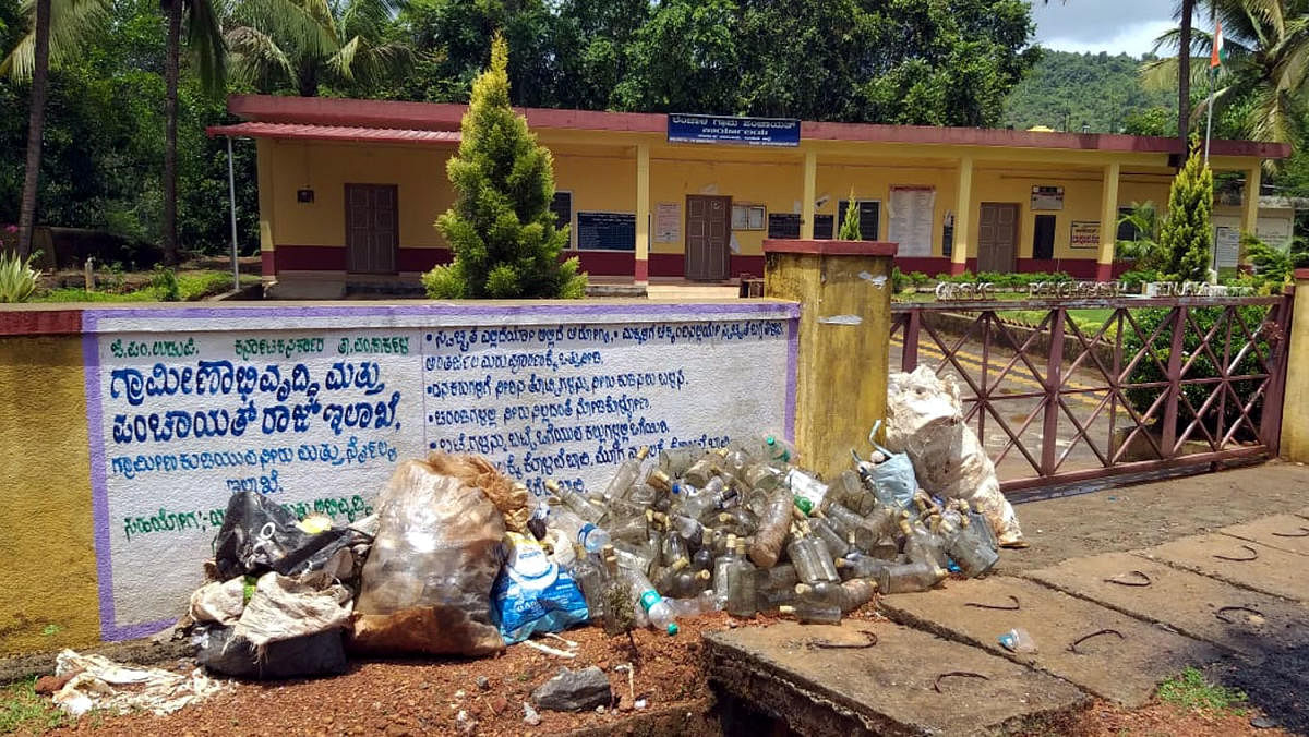 Activists of National Environment Care Federation placed all the liquor bottles and other waste collected at Renjala, in front of Renjala Gram Panchayat.