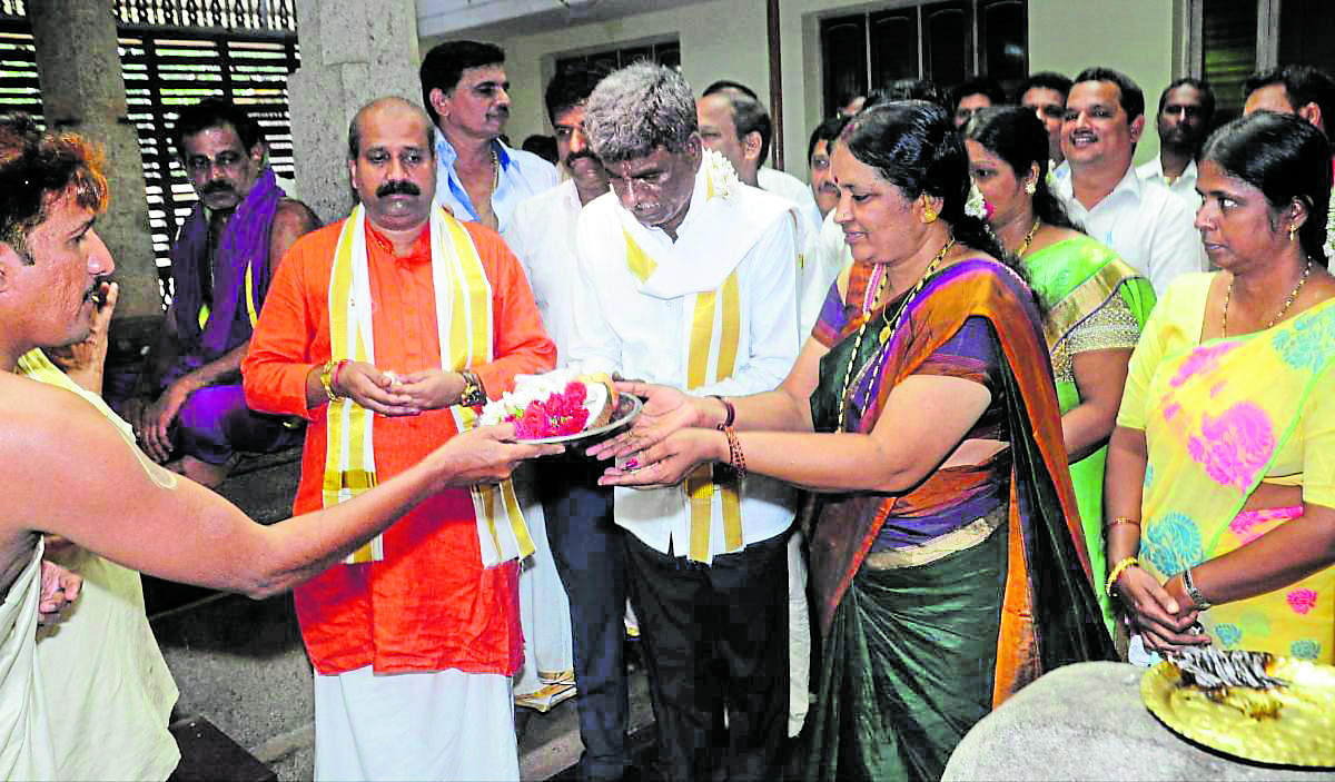 Port, Fisheries and Muzrai Minister Kota Srinivas Poojary along with his wife Shantha offers pooja at Sri Siddhivinayaka temple prior to offering ‘bagina’ to River Swarna, near Sheembra on Thursday.