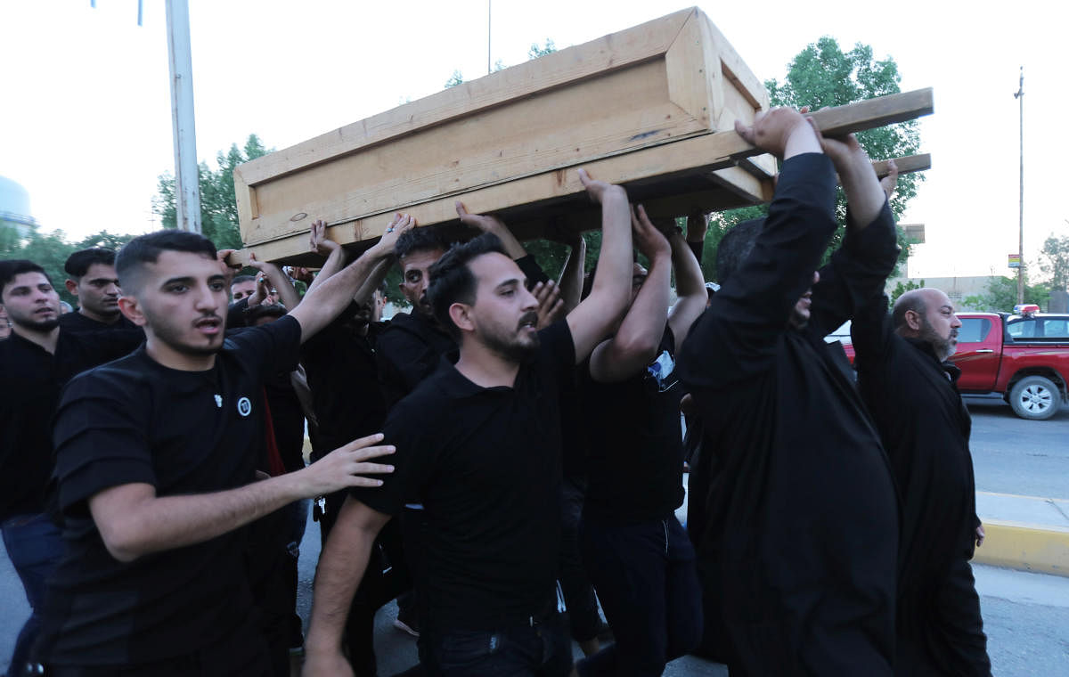 Relatives of one of the victims of a stampede at Shi'ite Muslim religious rituals of Ashura carry a coffin during the funeral in the holy city of Kerbala, Iraq September 10, 2019. (REUTERS)