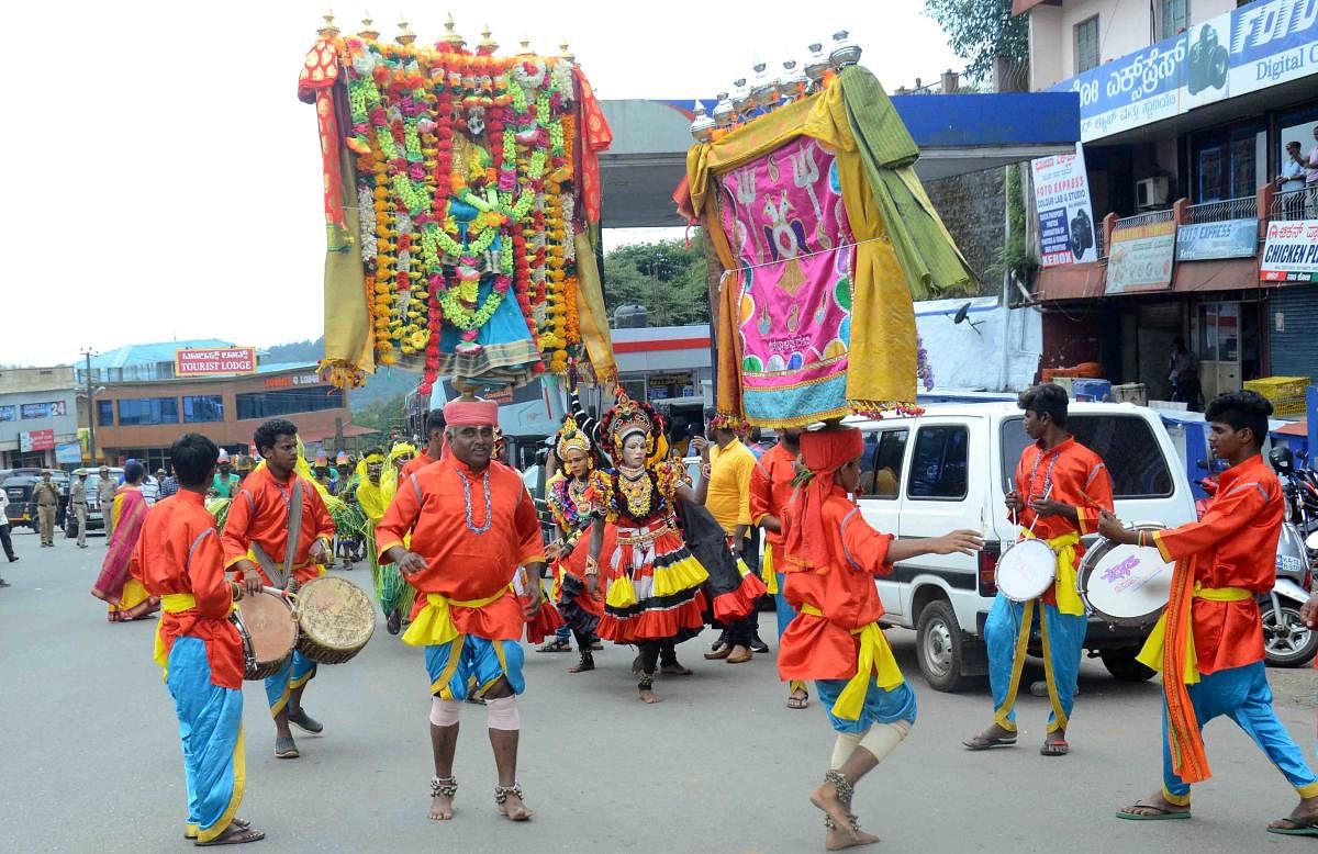 Artistes perform ‘Pooja Kunitha’, as a part of the cultural procession taken out prior to the formal programme of ‘Janapada Utsava’ in Madikeri on Thursday.