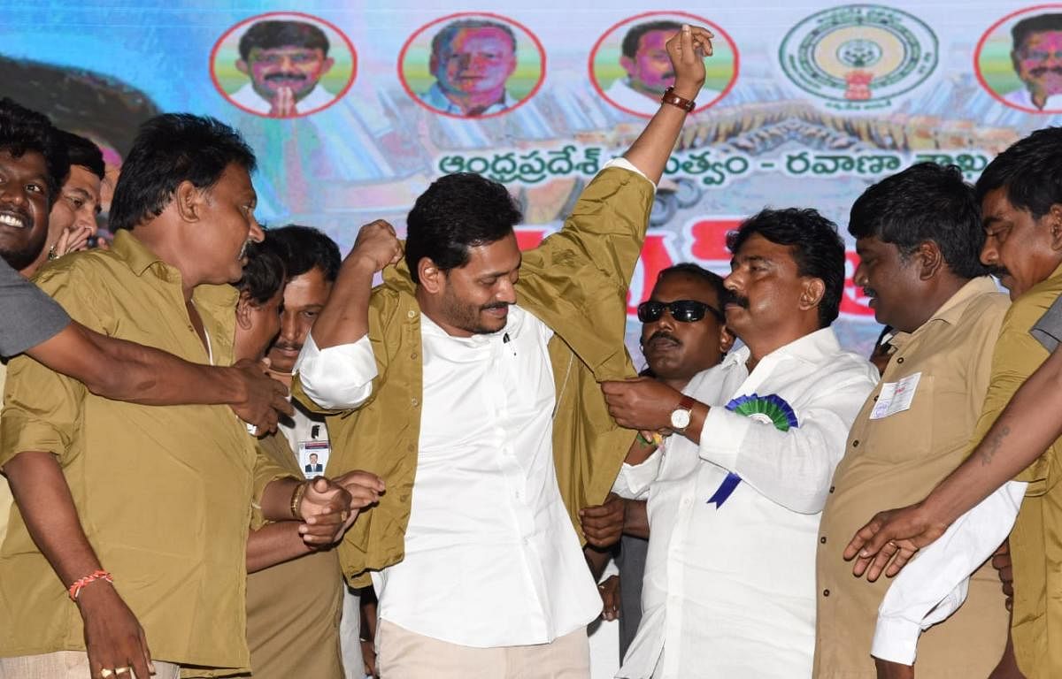 CM YS Jaganmohan Reddy with auto drivers at the vahana Mitra programme in Eluru on Friday