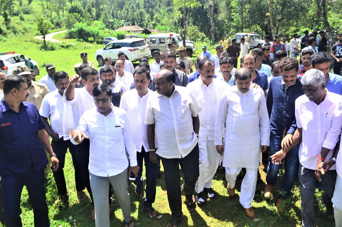 Former chief minister H D Kumaraswamy and others visit the house of deceased farmer Channappa Gowda at Karagadde near Kalasa.