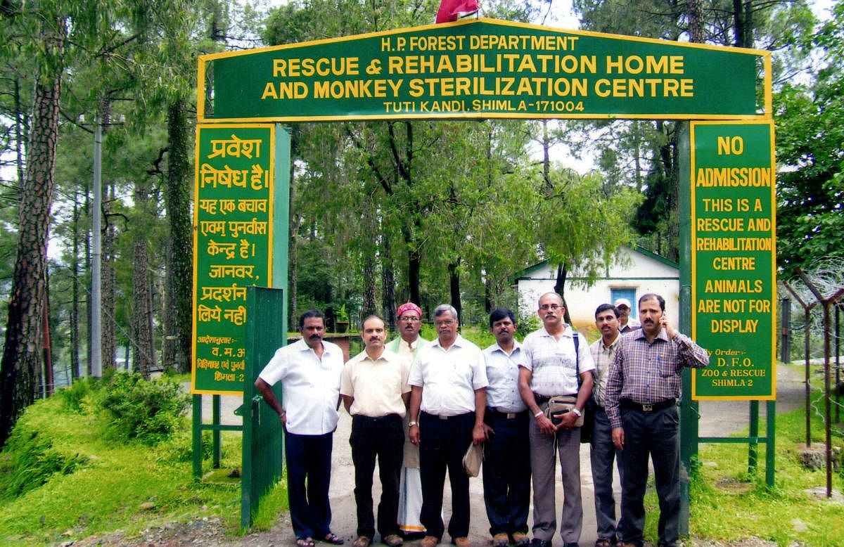 A delegation of officials and office-bearers of Bharatiya Kisan Sangh visited Himachal Pradesh to conduct a study on monkey park in 2010. 