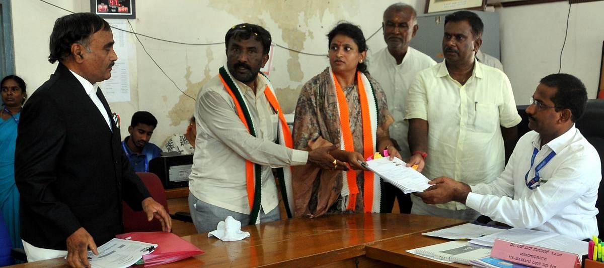 Congress candidate for Assembly bypolls from Hoskote Padmavathi Suresh submits her nomination papers to the election officer H L Nagaraj in Hoskote on Saturday.