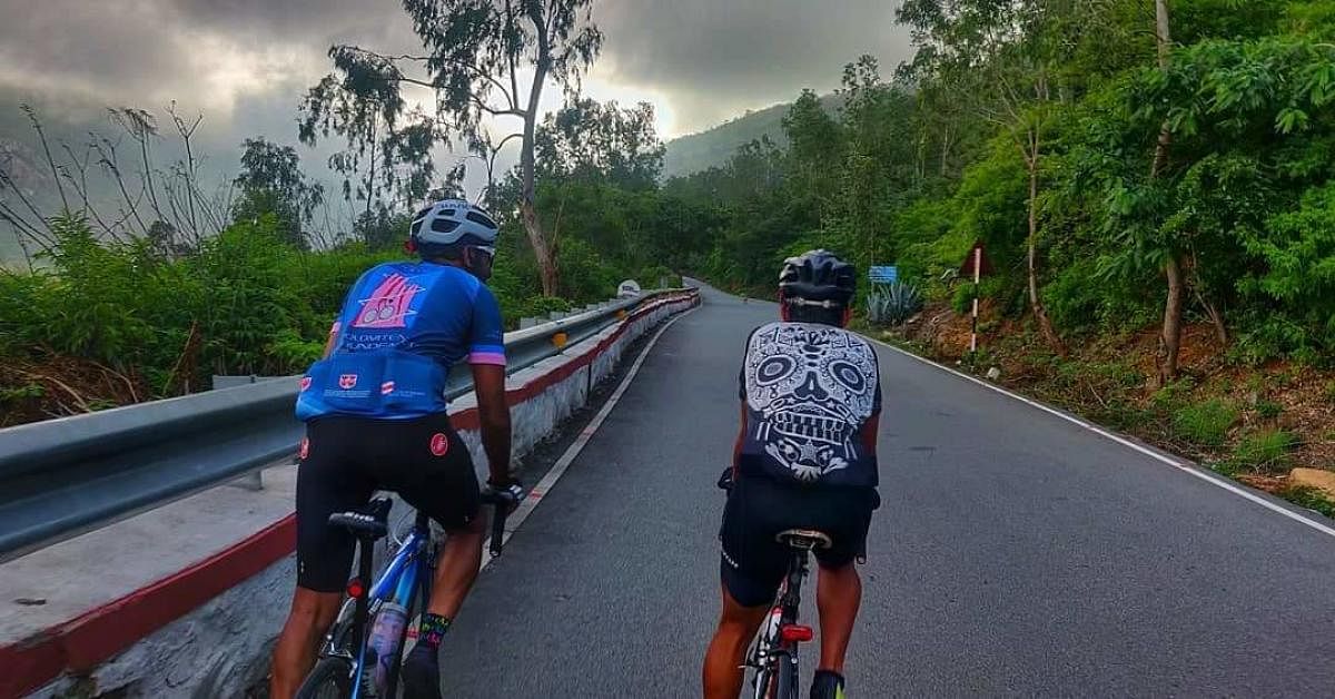 Dr Arvind Bhateja and Dipankar Paul during their preparations for the 'Everesting' event