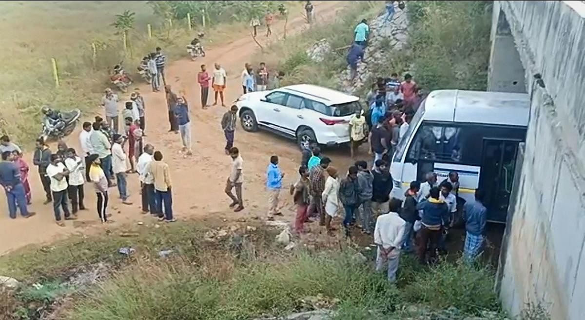 Police at the site of an alleged encounter, where four accused in the rape and murder of a veterinary were shot dead, on the outskirts of Hyderabad. Photo/PTI