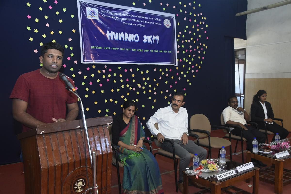 Former IAS officer Kannan Gopinathan speaks at Humano 2K19 programme, organised as part of Human Rights Day at SDM Law College in Mangaluru. DH PHoto