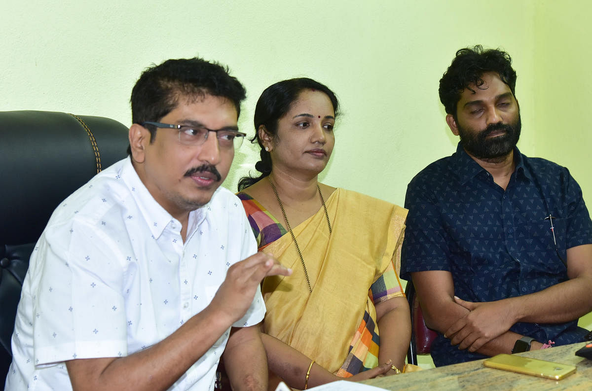 Karnataka Beary Sahitya Academy Chairman Rahim Ucchil speaks to reporters at a press meet in Mangaluru.