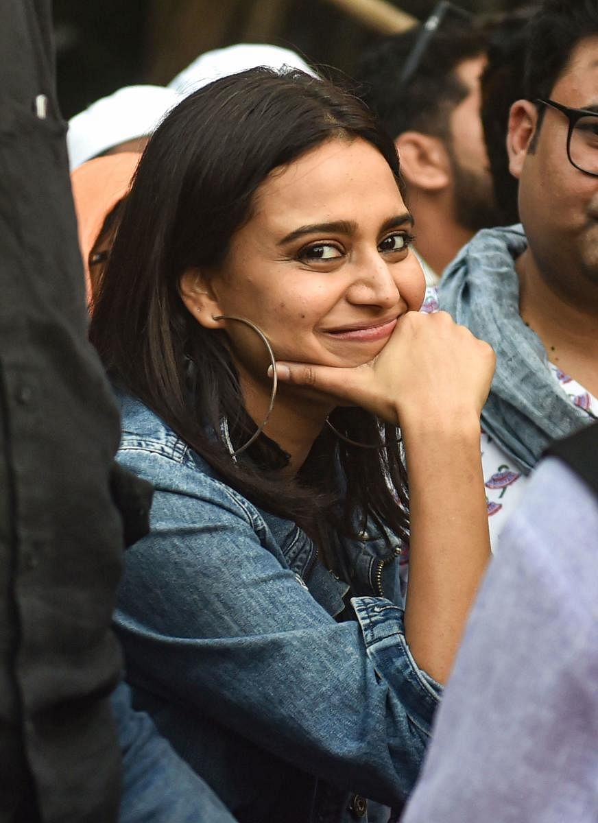 Mumbai: Actor Swara Bhaskar participates in a rally to oppose CAA and NRC, organised by Joint Action Committee for Social Justice, at Azad Maidan in Mumbai, Friday, Dec. 27, 2019. (PTI Photo/Mitesh Bhuvad)(PTI12_27_2019_000177A)