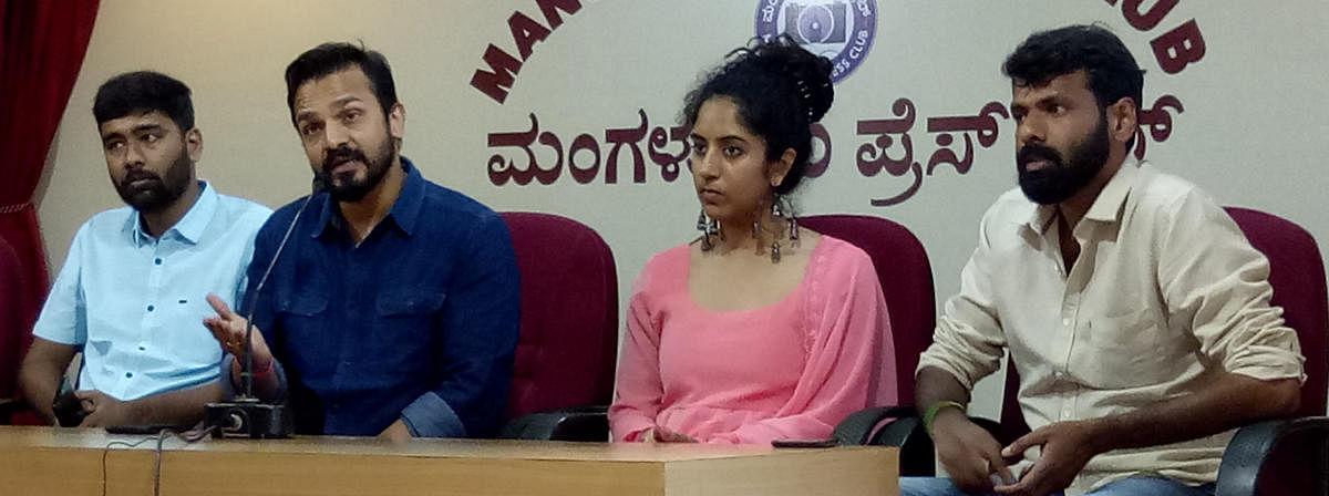 Actor Vijay Raghavendra speaks to mediapersons at Patrika Bhavan in Mangaluru on Friday.