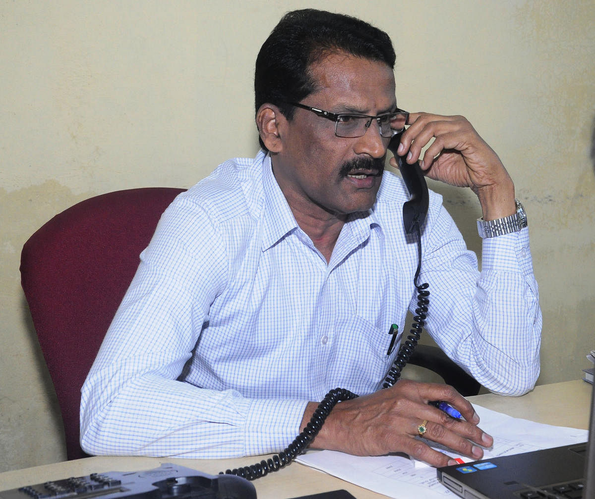 Department of Food, Civil Supplies and Consumer Affairs Deputy Director B K Kusumadhar speaks during the phone-in programme organised by Prajavani at its office in Udupi.