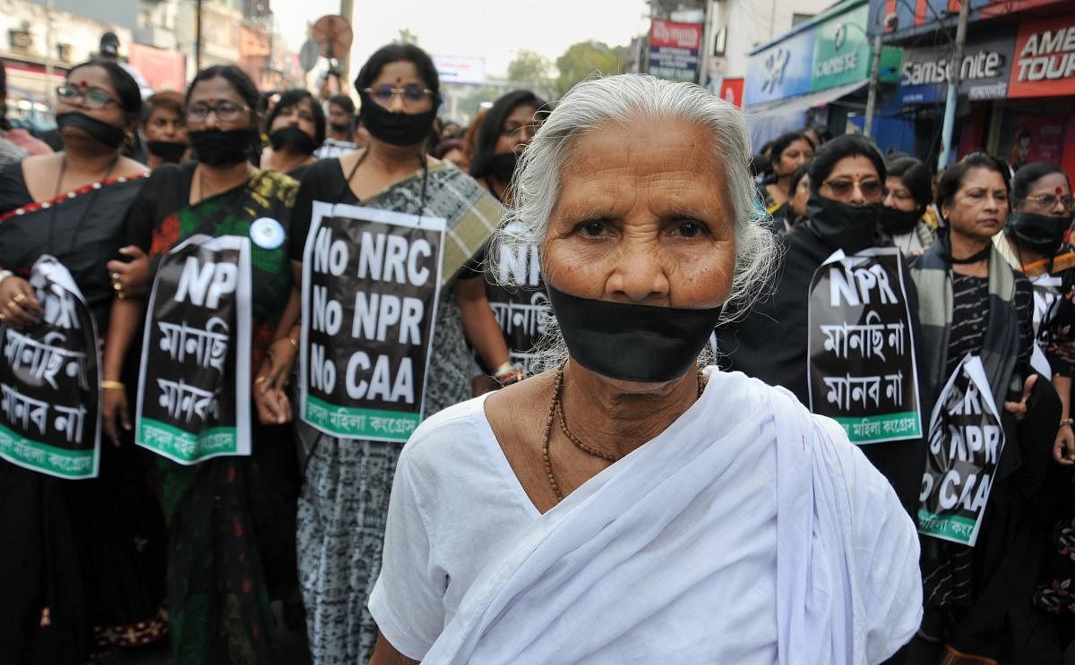 Kolkata: Trinamool Mohila Congress activists participate in a silent rally to protest against CAA, NRC and NPR, in Kolkata, Thursday, Feb. 6, 2020. (PTI Photo) (PTI2_6_2020_000141B)