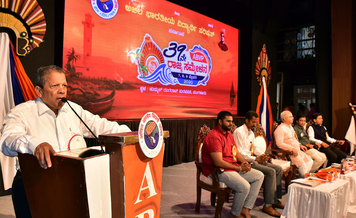 Nitte Deemed to be University Chancellor N Vinay Hegde speaks during the second day of 39th state convention of ABVP at Kudmal Ranga Rao Town Hall in Mangaluru, on Saturday. (DH Photo)