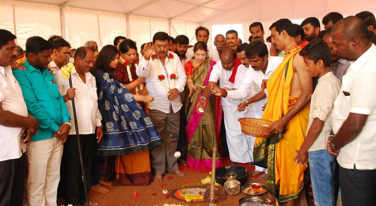 Former chief minister H D Kumaraswamy and his wife Anita Kumaraswamy, along with couple Manjunath and Sridevi (Revathi's parents), performed ground breaking for the marriage of their son Nikhil Kumaraswamy with Revathi in Archakarahalli in Ramangara distr